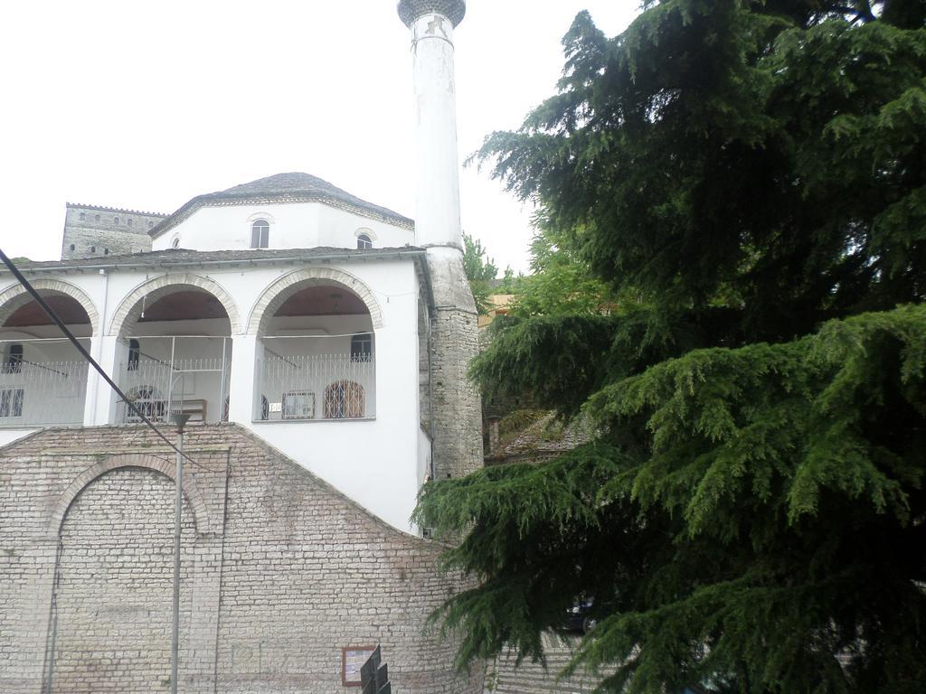 Tina'S Apartment Gjirokastër Екстериор снимка