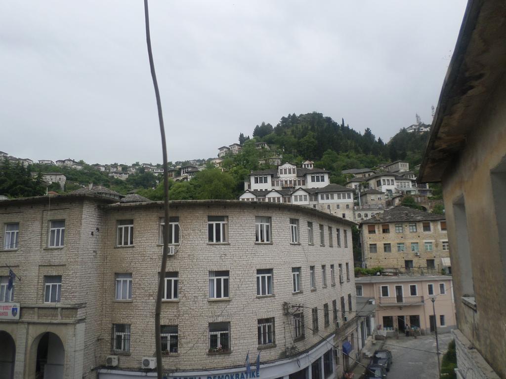 Tina'S Apartment Gjirokastër Екстериор снимка