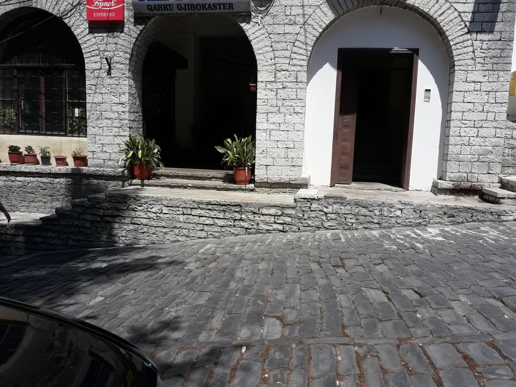 Tina'S Apartment Gjirokastër Екстериор снимка